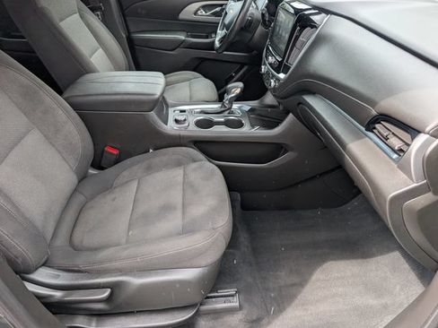Used 2022 Chevrolet Traverse LT FWD image 28