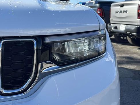 Used 2023 Jeep Grand Cherokee L Limited image 9