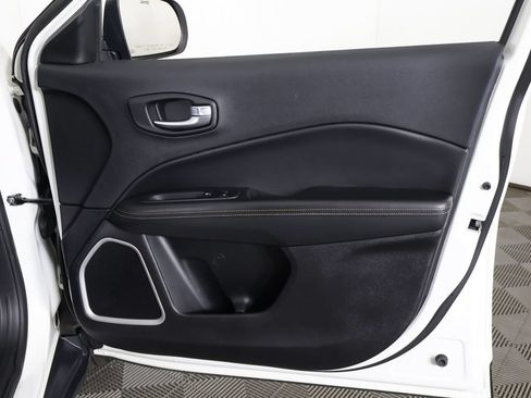 Used 2019 Jeep Compass Latitude FWD image 20