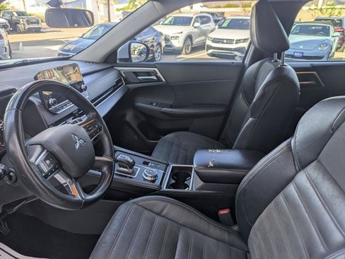Used 2023 Mitsubishi Outlander SE FWD image 13