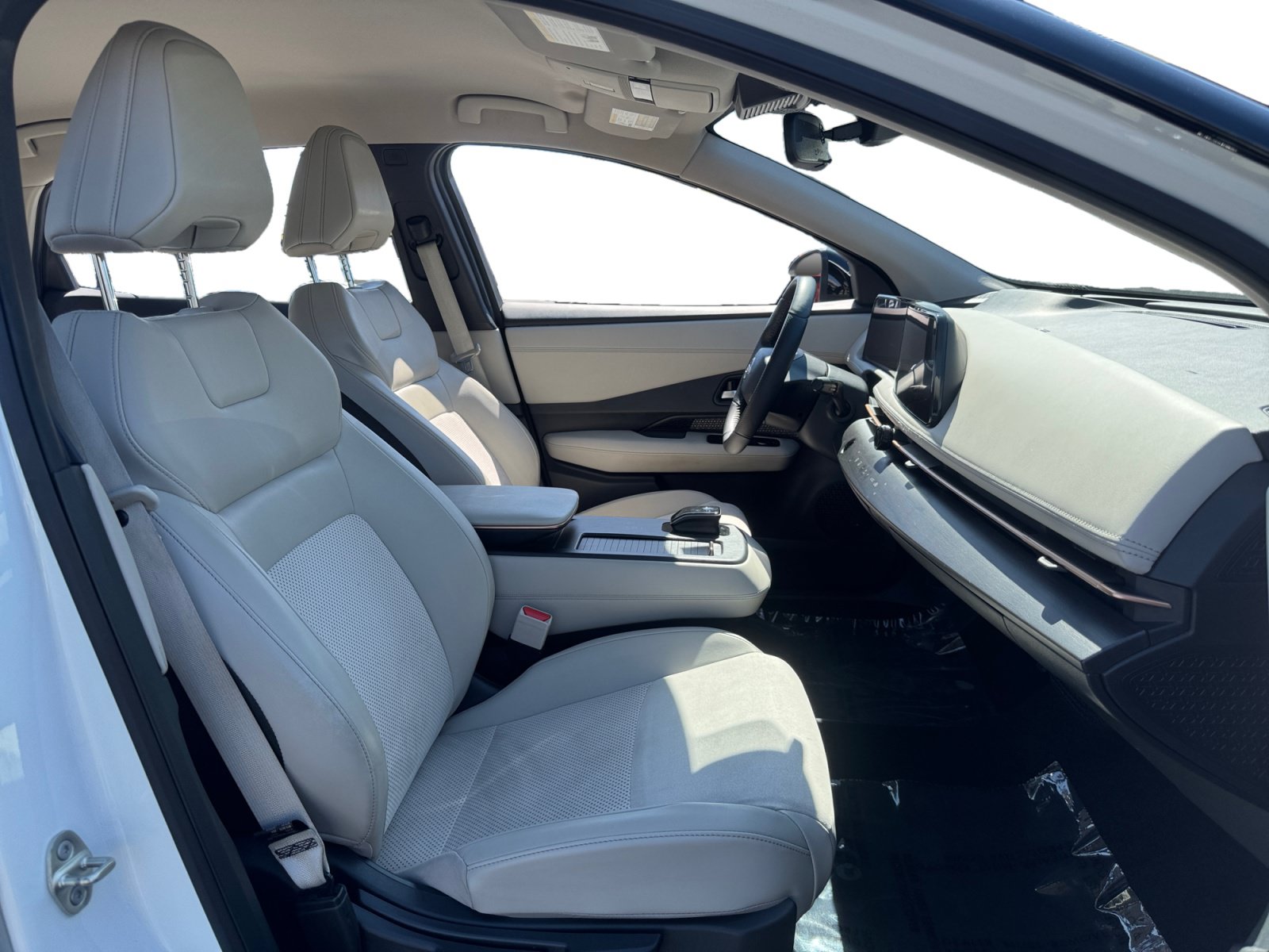 Used 2024 Nissan Ariya FWD image 15