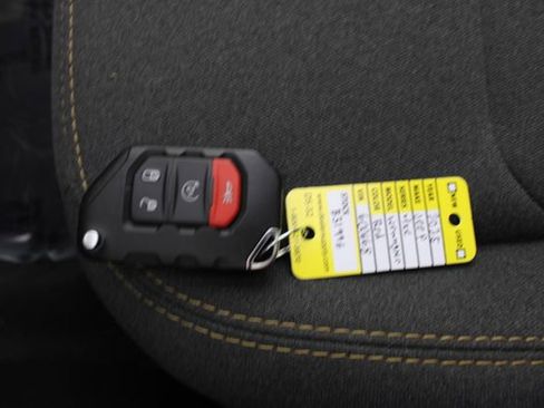 Used 2025 Jeep Wrangler Unlimited Sahara w/ Safety Group AWD/4WD image 7