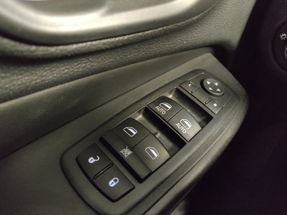 Used 2019 Jeep Cherokee Trailhawk w/ Cold Weather Group AWD/4WD image 27