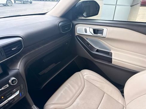 Used 2020 Ford Explorer Platinum w/ Premium Technology Package AWD/4WD image 27