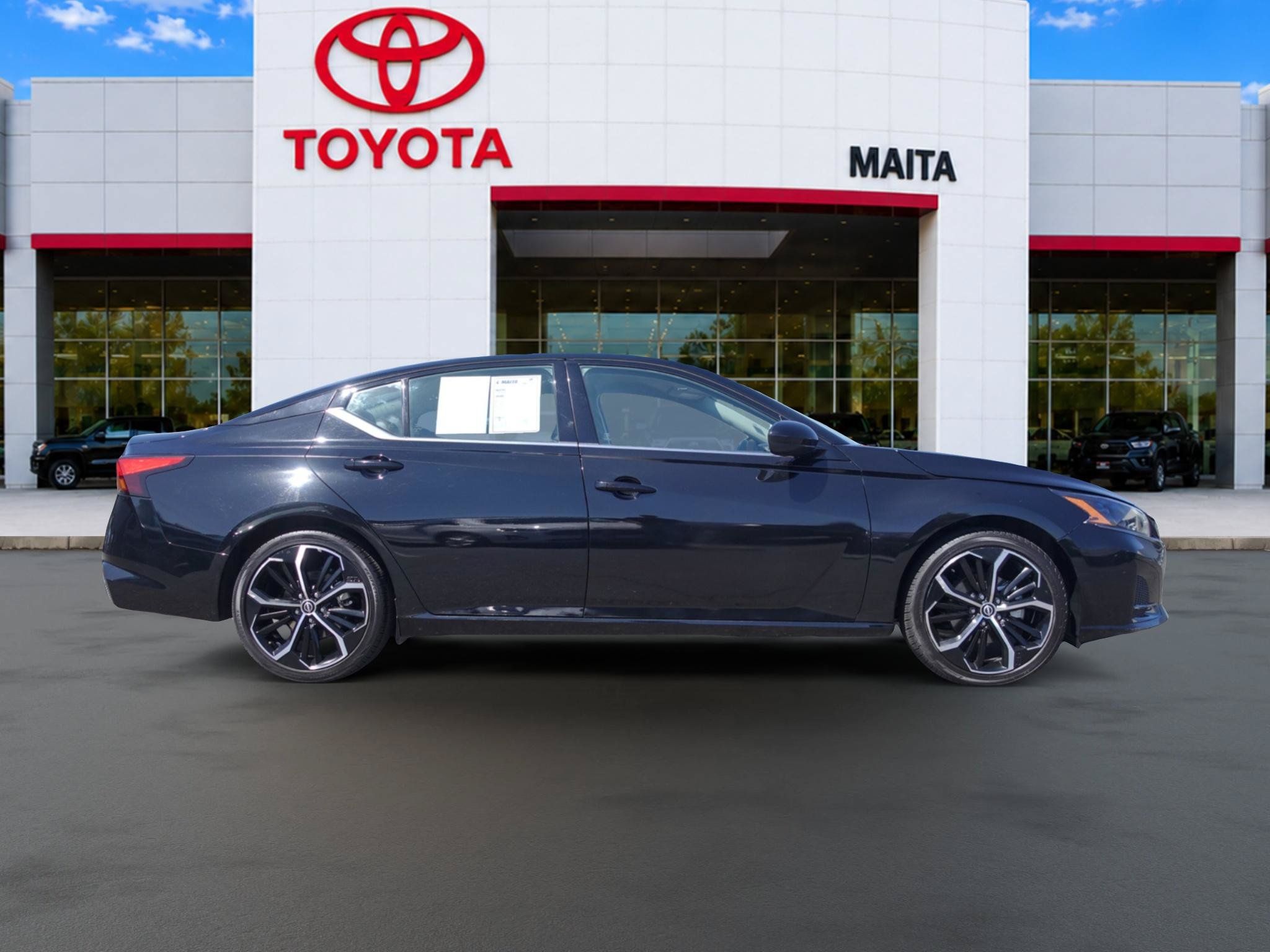 Used 2025 Nissan Altima 2.5 SR FWD image 2