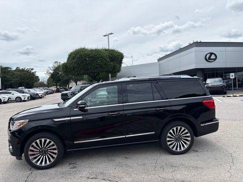 Used 2021 Lincoln Navigator Reserve w/ Luxury Package AWD/4WD image 2
