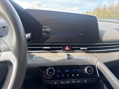 Used 2023 Hyundai Elantra SEL w/ Convenience Package image 25