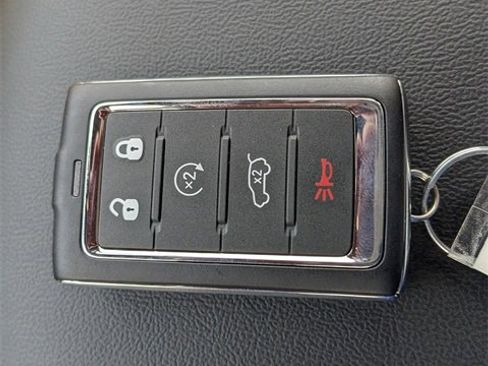 New 2025 Jeep Grand Cherokee Altitude image 30