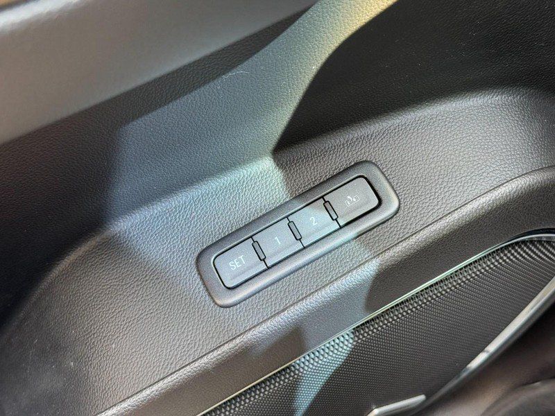 Used 2018 GMC Yukon Denali w/ Denali Ultimate Package AWD/4WD image 17