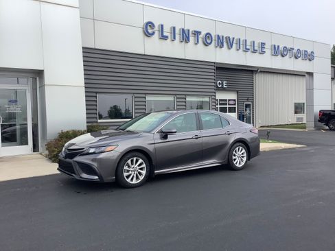 Used 2023 Toyota Camry SE FWD image 1