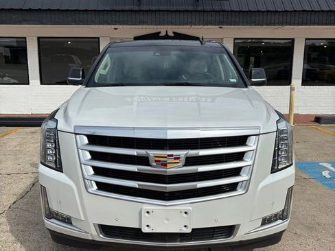 Used 2020 Cadillac Escalade ESV Premium Luxury AWD/4WD image 2