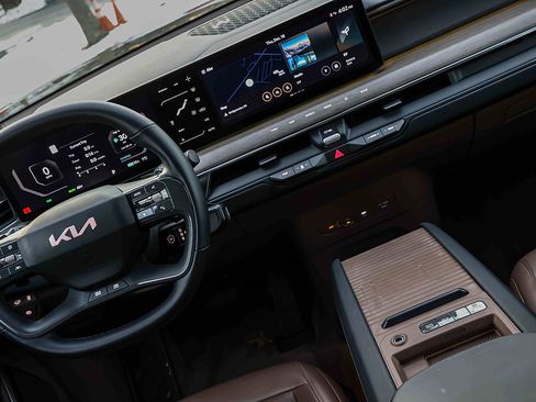 Certified 2024 Kia EV9 Land image 26