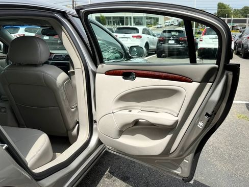 Used 2007 Buick Lucerne CXL w/ Luxury Package FWD image 25
