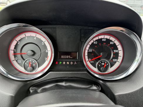 Used 2019 Dodge Grand Caravan SXT FWD image 12