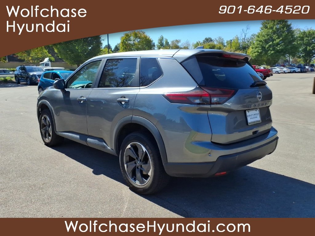 Used 2024 Nissan Rogue SV AWD/4WD image 3