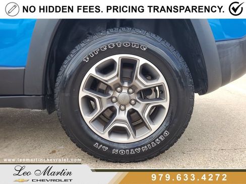 Used 2022 Jeep Cherokee Trailhawk AWD/4WD image 8