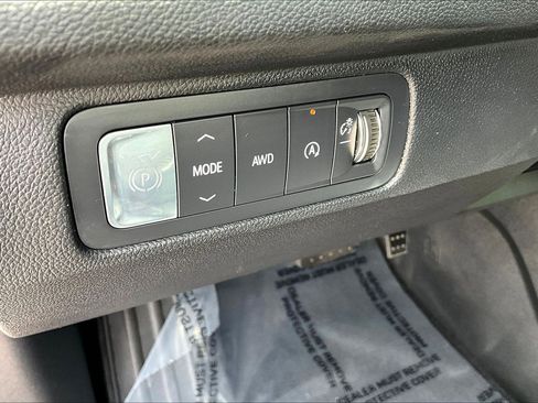 Used 2025 Chevrolet Traverse LT w/ Enhanced Driving Package AWD/4WD image 40
