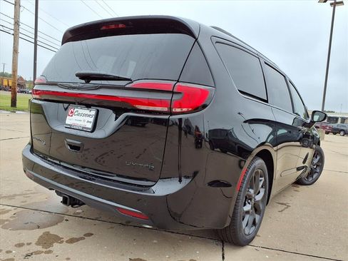 New 2026 Chrysler Pacifica Limited w/ S Appearance Package image 27