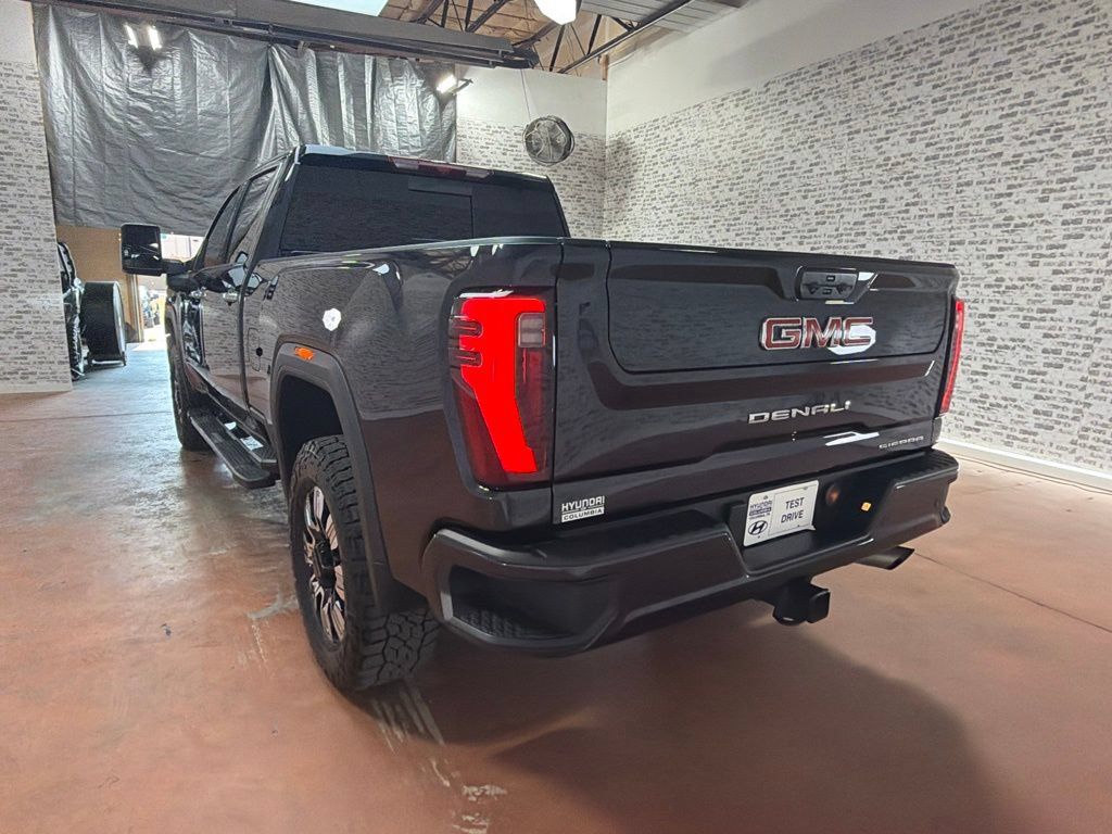 Used 2025 GMC Sierra 2500 Denali AWD/4WD image 5