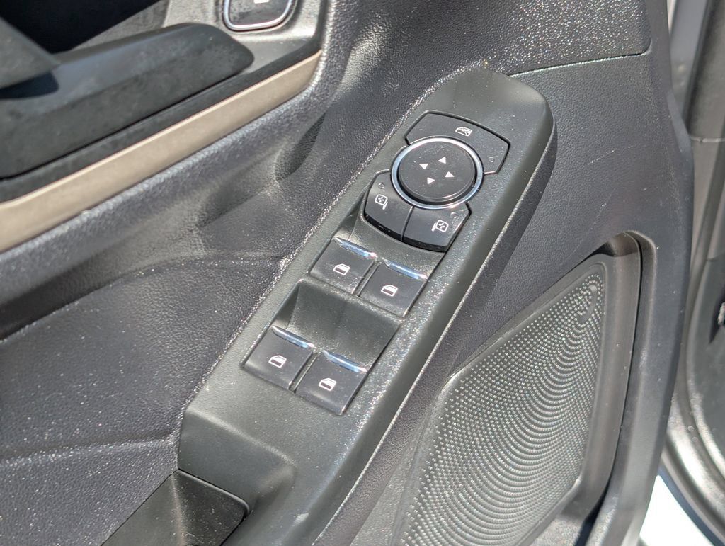 Used 2022 Ford Escape SE FWD image 16