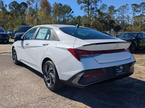 New 2025 Hyundai Elantra Sport FWD image 7