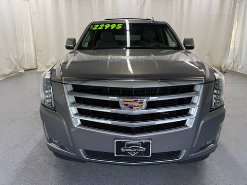 Used 2019 Cadillac Escalade ESV Luxury AWD/4WD image 6