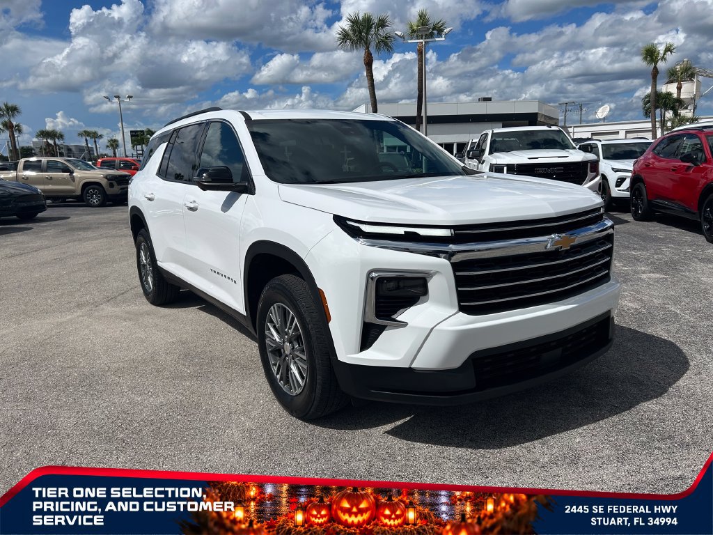 Used 2026 Chevrolet Traverse LT w/ Driver Confidence Package FWD image 3