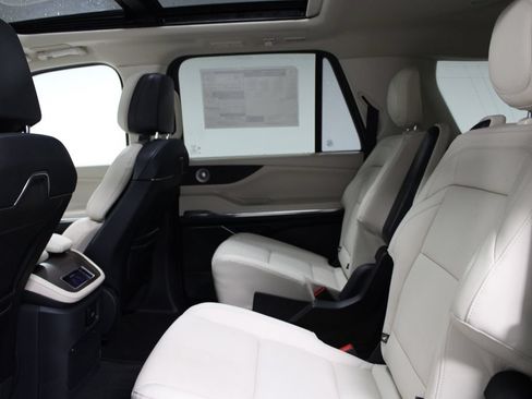 New 2027 Lincoln Navigator L Reserve RWD image 27