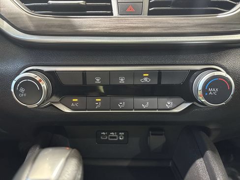 Used 2025 Nissan Altima 2.5 SV FWD image 19