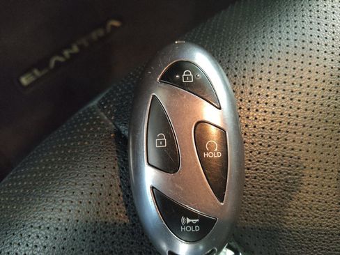 Used 2025 Hyundai Elantra Limited FWD image 32
