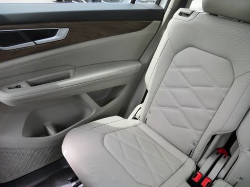 Certified 2025 Volkswagen Atlas SE AWD/4WD image 12