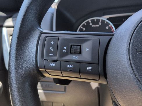 Used 2024 Nissan Rogue S FWD image 23