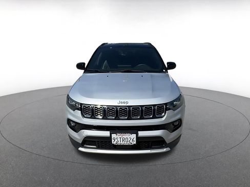 Used 2025 Jeep Compass Limited AWD/4WD image 4
