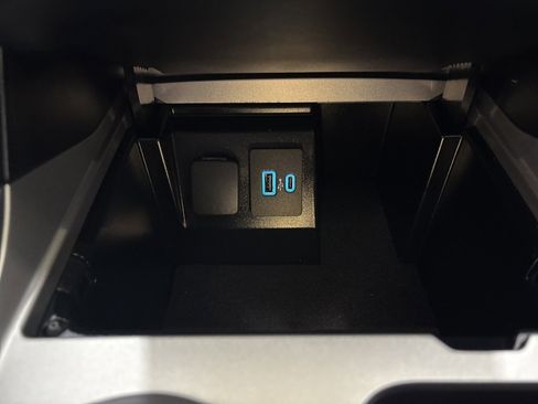 Used 2021 Ford Explorer XLT w/ Equipment Group 202A image 20