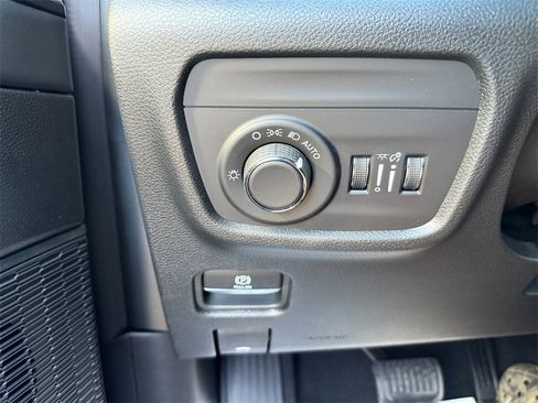 New 2025 Jeep Grand Cherokee Altitude image 16