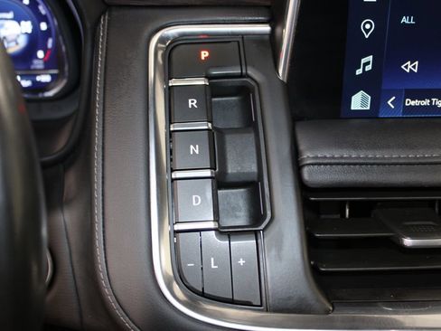 Used 2023 Chevrolet Suburban Z71 w/ Luxury Package image 48