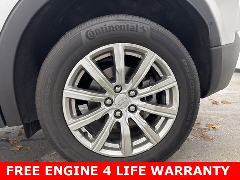 Used 2022 Cadillac XT4 Premium Luxury w/ Enhanced Visibility Package image 5