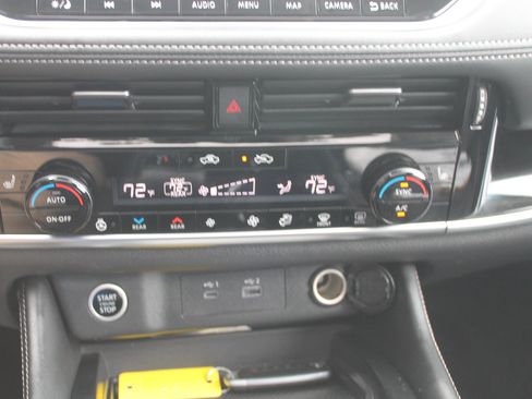 Used 2023 Nissan Rogue SL w/ SL Premium Package FWD image 12