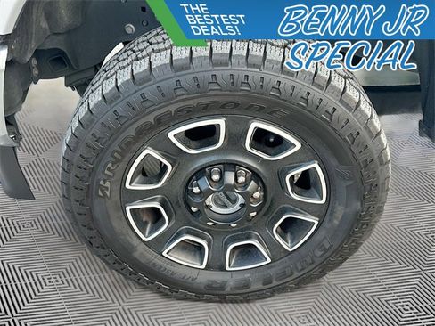 Used 2022 Ford F250 Limited w/ FX4 Off-Road Package image 32