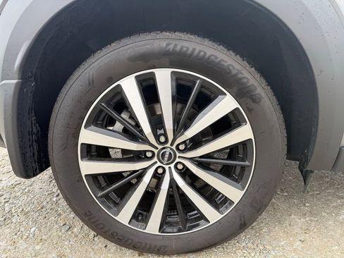 Used 2024 Nissan Pathfinder Platinum image 16