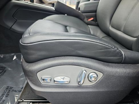 Used 2024 Porsche Macan image 31