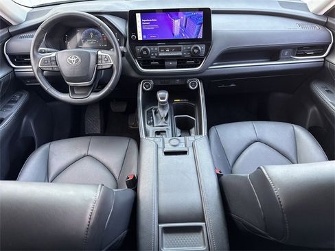 Used 2025 Toyota Grand Highlander AWD image 10