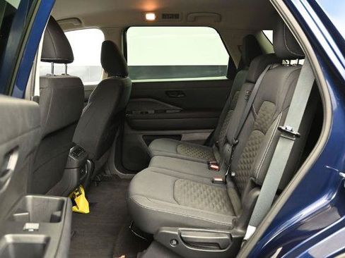 Used 2025 Nissan Pathfinder SV AWD/4WD image 16