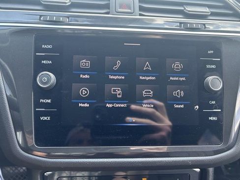 Certified 2024 Volkswagen Tiguan SE AWD/4WD image 12