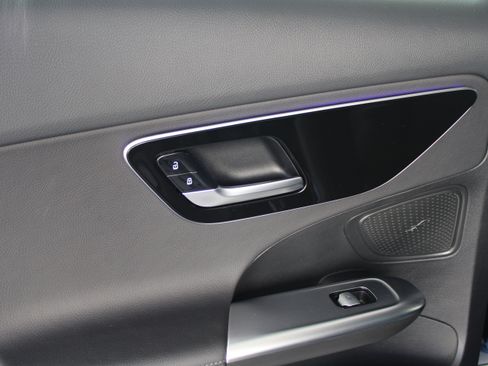 Used 2025 Mercedes-Benz C 300 Sedan image 18