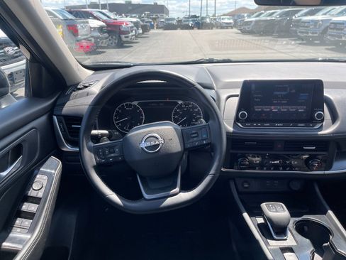 Used 2025 Nissan Rogue SV AWD/4WD image 16