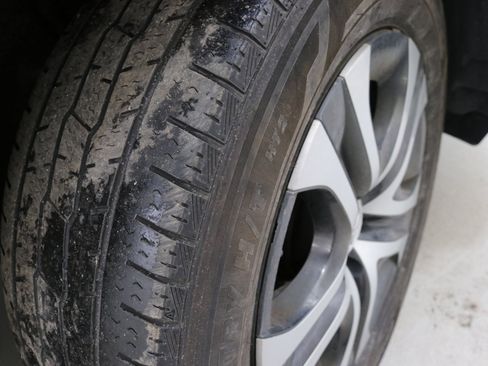 Used 2018 Toyota RAV4 LE image 30