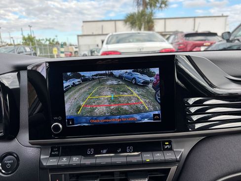 Used 2025 Toyota Camry LE image 20