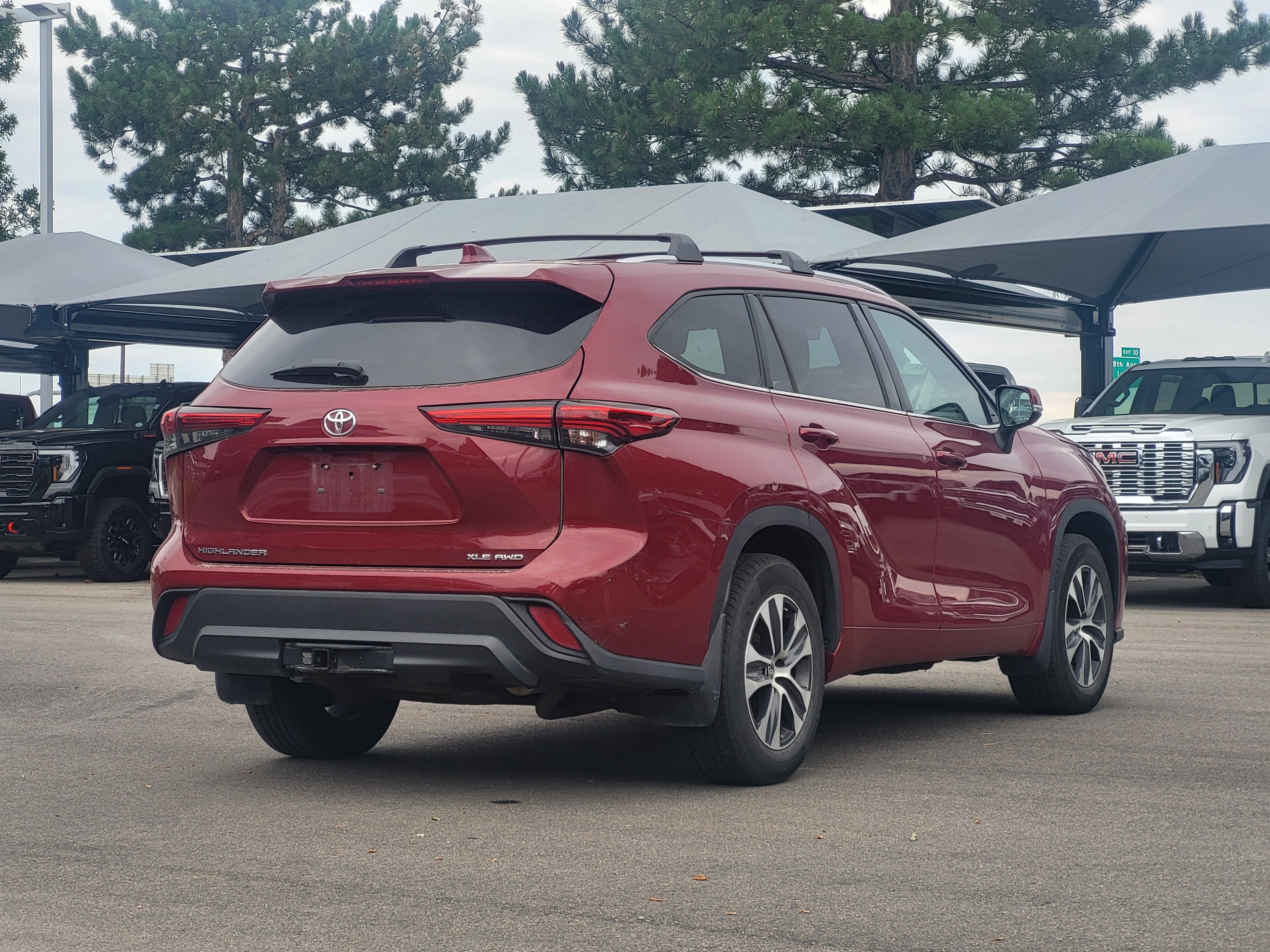 Used 2020 Toyota Highlander XLE AWD/4WD image 7