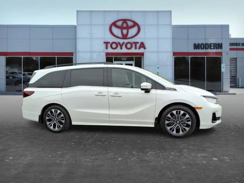 Used 2025 Honda Odyssey Elite image 7